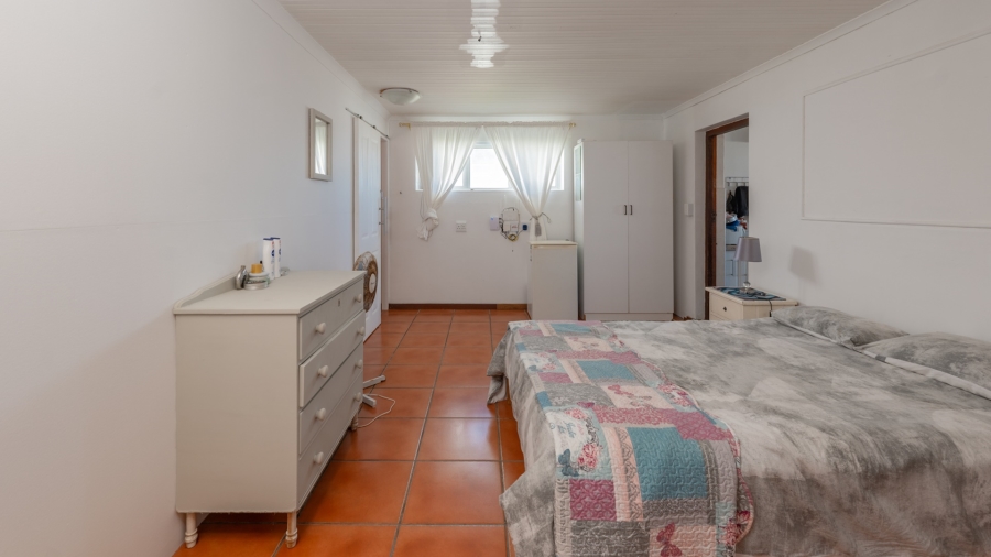 7 Bedroom Property for Sale in Struisbaai Western Cape